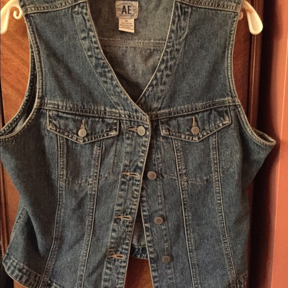 💁🏼American eagle denim vest. Great design🌟